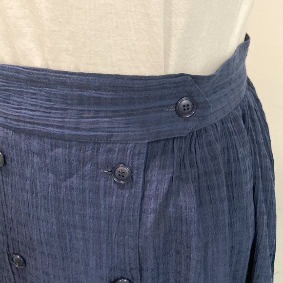 Looks Blue Pleated Buttoned Flowy Skirt Size Medium 9/10 - Picture 12 of 13